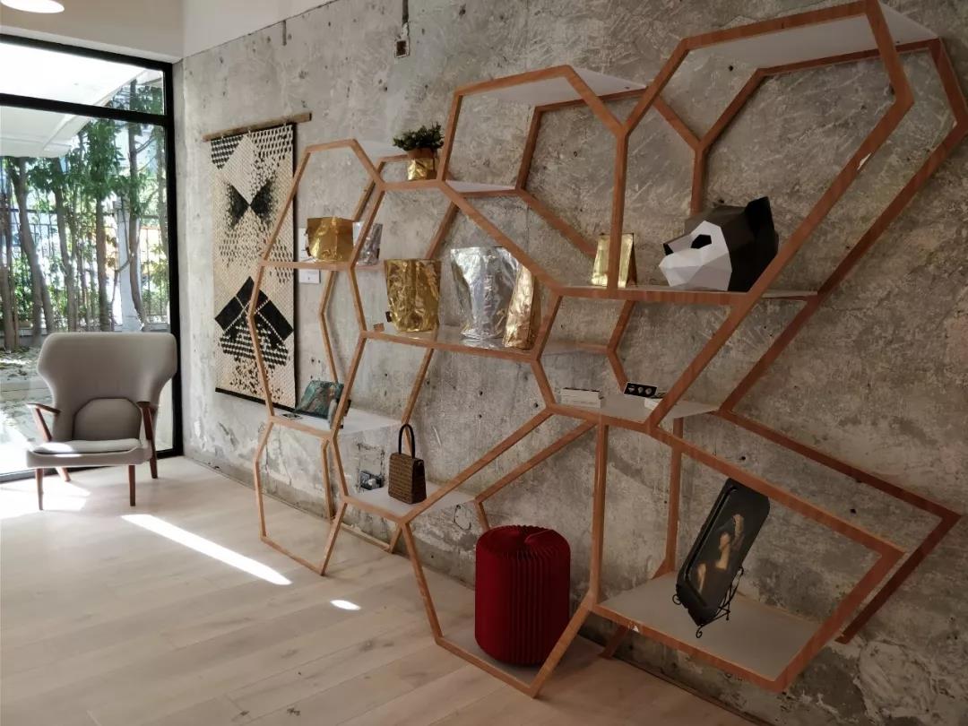 1542857468.jpg 1542857468.jpg